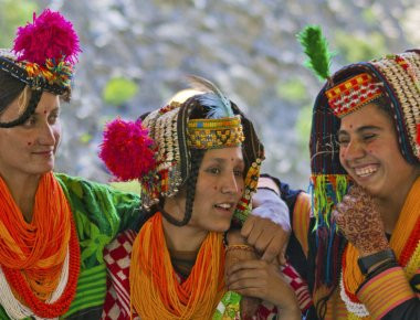 Το Πακιστάν αναγνώρισε τους Καλάς ως απογόνους των Ελλήνων στρατιωτών του Μ.Αλεξάνδρου!